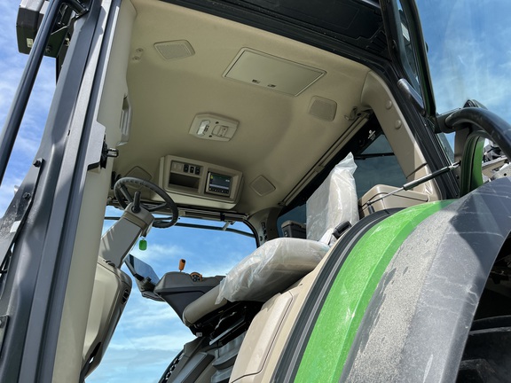 2024 John Deere 8R 250 Tractor