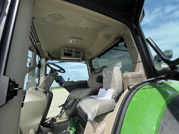 2024 John Deere 8R 250 Tractor