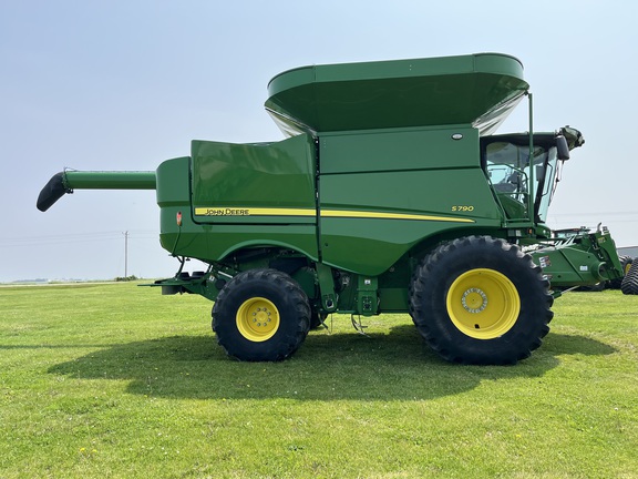 2024 John Deere S790 Combine