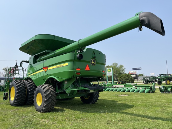 2024 John Deere S790 Combine