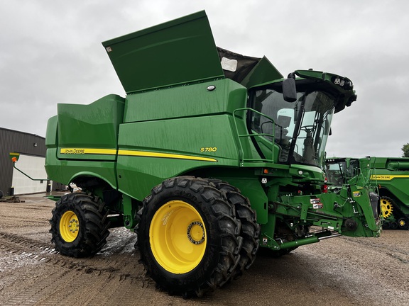 2023 John Deere S780 Combine