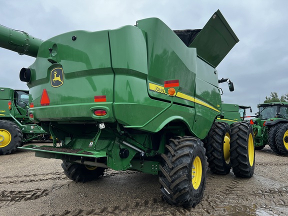 2023 John Deere S780 Combine