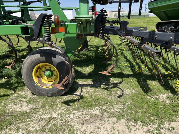 2003 John Deere 2200 Field Cultivator