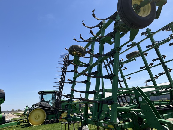 2003 John Deere 2200 Field Cultivator