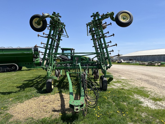 2003 John Deere 2200 Field Cultivator