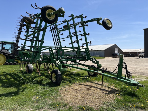 2003 John Deere 2200 Field Cultivator