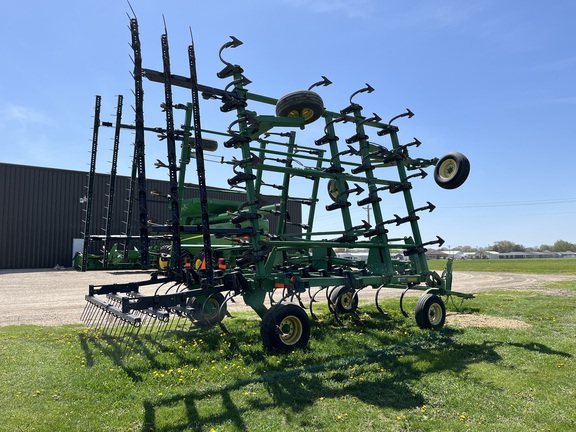 2003 John Deere 2200 Field Cultivator