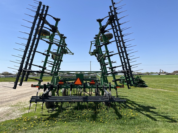 2003 John Deere 2200 Field Cultivator