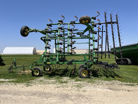 2003 John Deere 2200 Field Cultivator