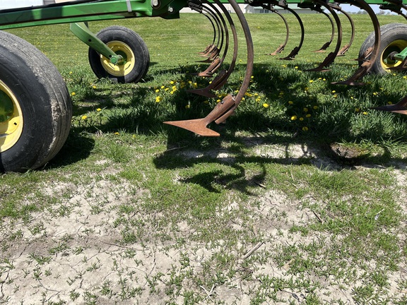 2003 John Deere 2200 Field Cultivator