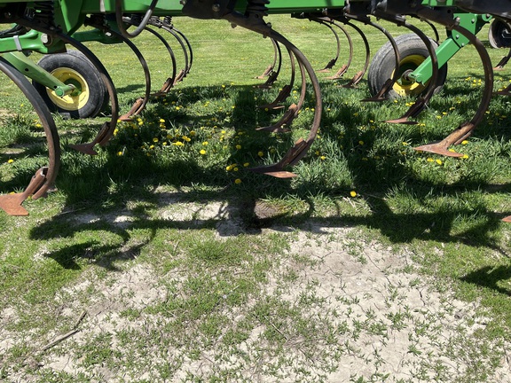 2003 John Deere 2200 Field Cultivator