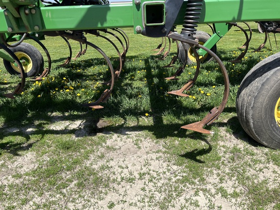 2003 John Deere 2200 Field Cultivator