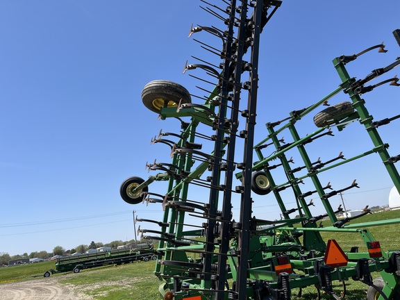 2003 John Deere 2200 Field Cultivator