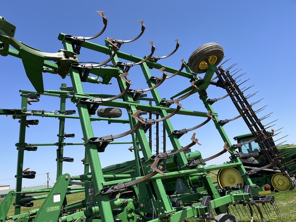 2003 John Deere 2200 Field Cultivator