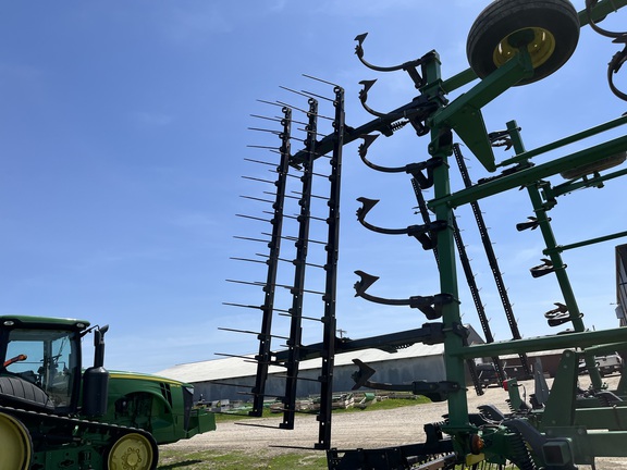 2003 John Deere 2200 Field Cultivator