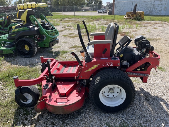 2004 Country Clipper 2560KOTC Mower/Zero Turn