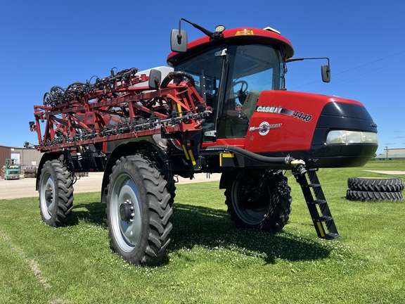 2017 Case IH Patriot 4440 Sprayer/High Clearance
