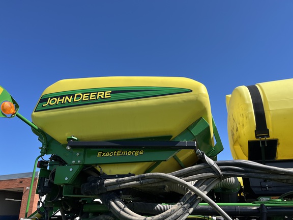 2021 John Deere DB60 Planter