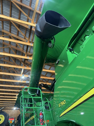 2023 John Deere S790 Combine