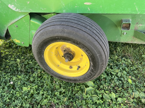 2001 John Deere 547 Baler/Round