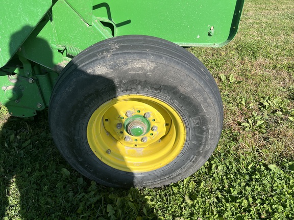 2001 John Deere 547 Baler/Round