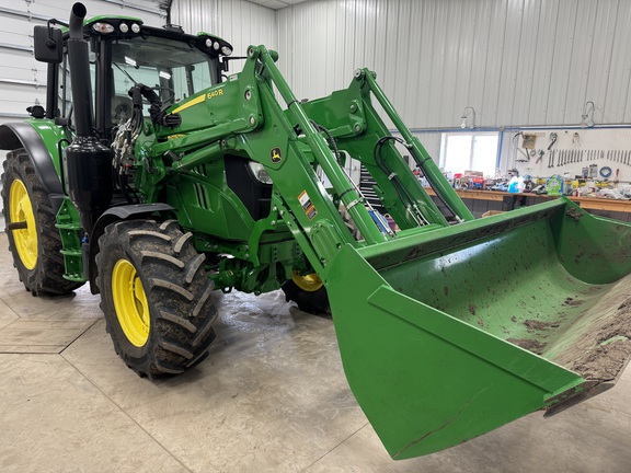 2022 John Deere 640R Loader