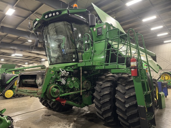 2015 John Deere S680 Combine