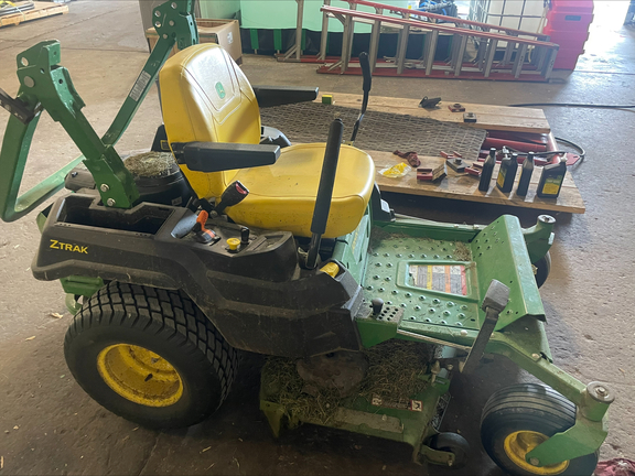 2023 John Deere Z515E Mower/Zero Turn