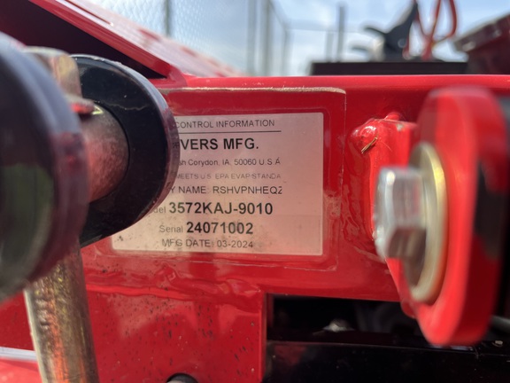 2024 Country Clipper BOSS XL 9010 Mower/Zero Turn