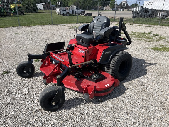 2024 Country Clipper BOSS XL 9010 Mower/Zero Turn