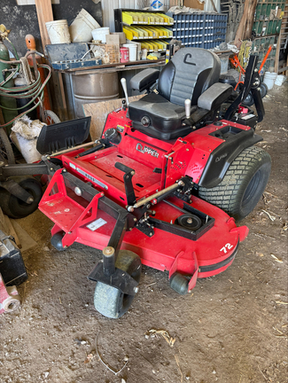 2024 Country Clipper BOSS XL 9010 Mower/Zero Turn