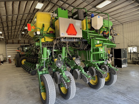 2015 John Deere 1775NT Planter