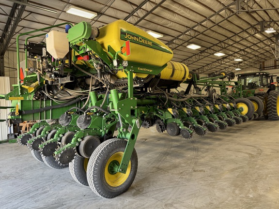 2015 John Deere 1775NT Planter