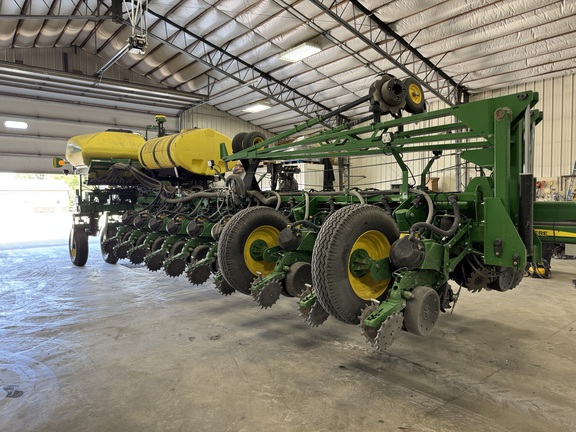 2015 John Deere 1775NT Planter
