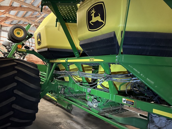 2012 John Deere 1890 Air Seeder