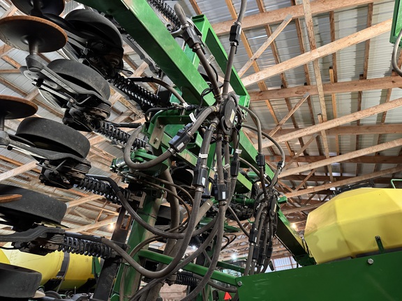 2012 John Deere 1890 Air Seeder