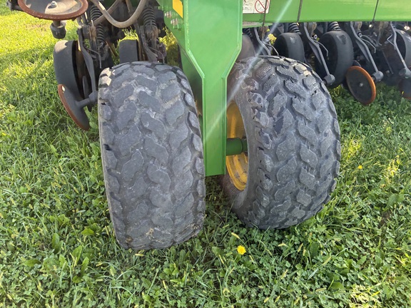 2012 John Deere 1890 Air Seeder