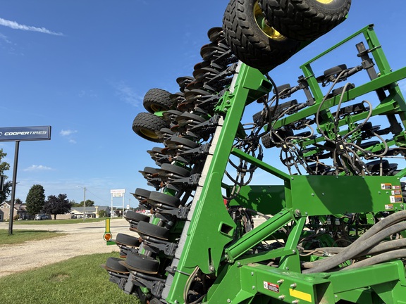2012 John Deere 1890 Air Seeder