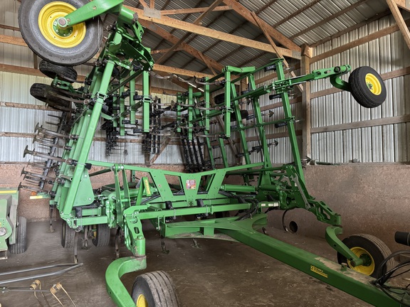 2017 John Deere 2210 Field Cultivator