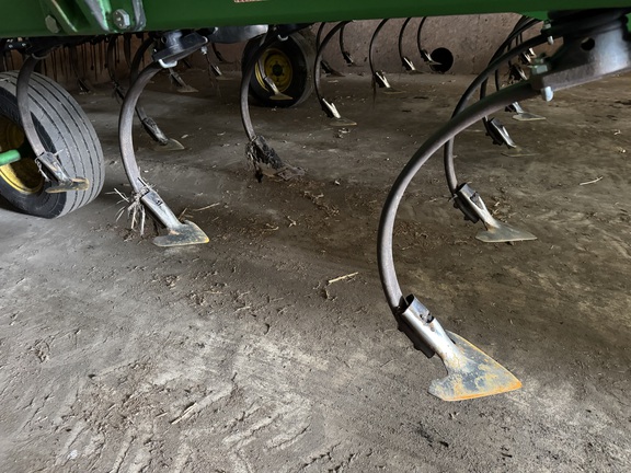 2017 John Deere 2210 Field Cultivator