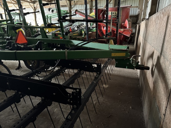 2017 John Deere 2210 Field Cultivator