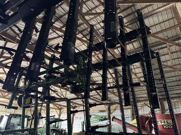 2017 John Deere 2210 Field Cultivator