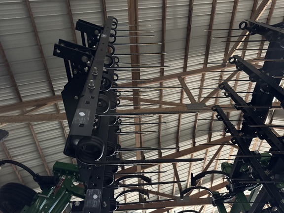 2017 John Deere 2210 Field Cultivator