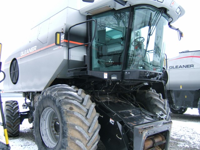 2003 AGCO Gleaner R65 Combine