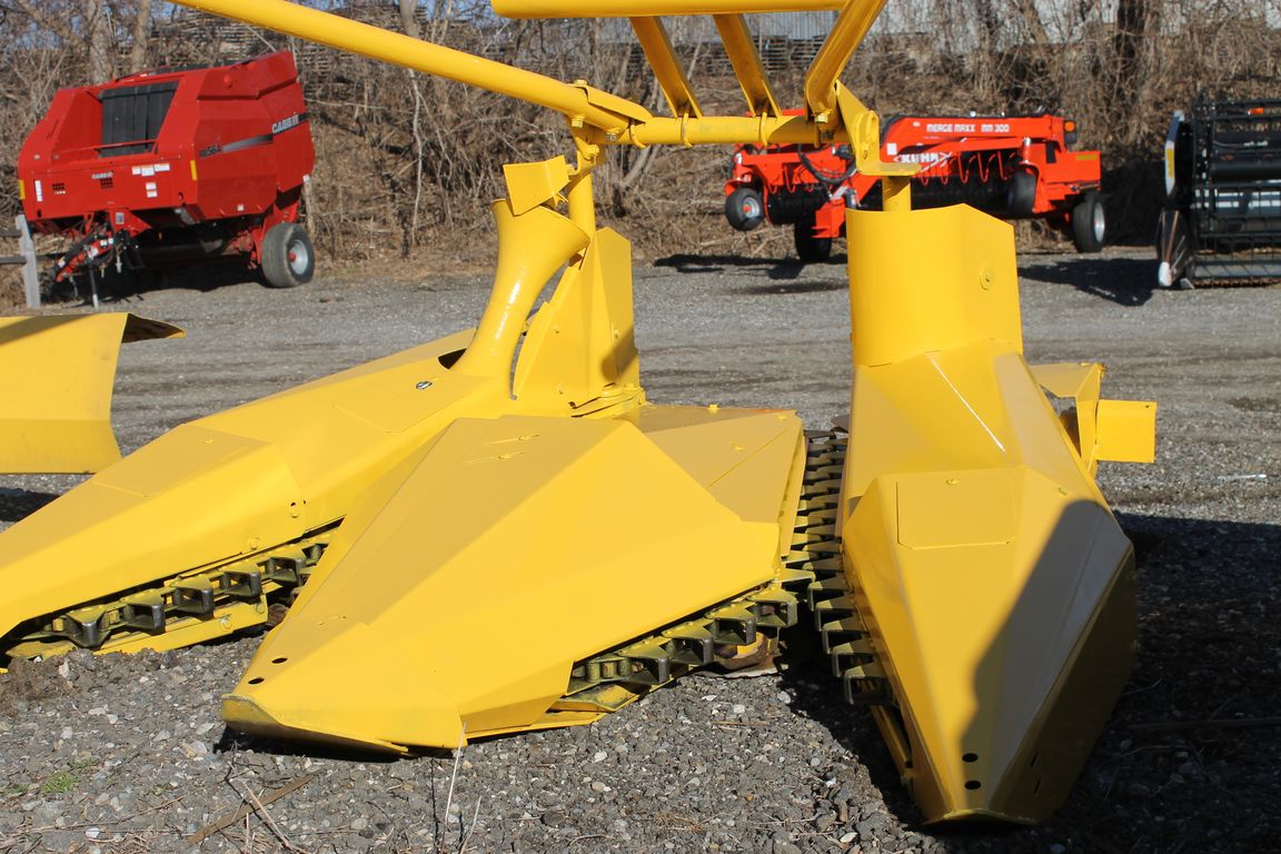 2005 New Holland 824 Header Forage