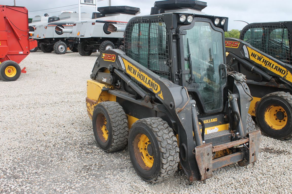 2014 New Holland L220-T4B Skid Steer Loader