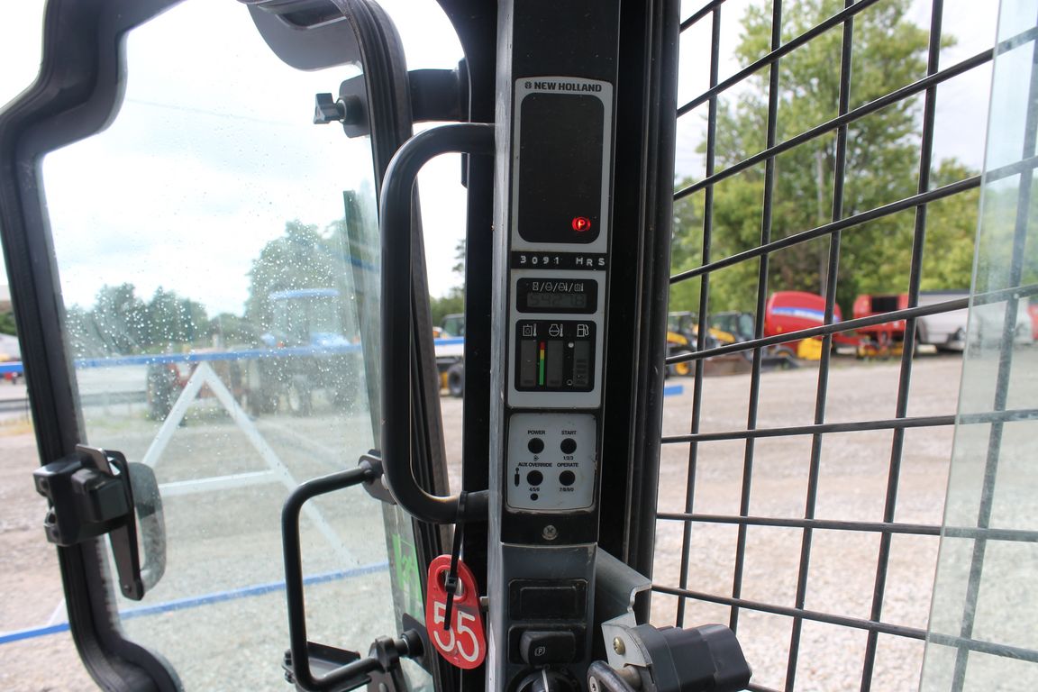 2014 New Holland L220-T4B Skid Steer Loader