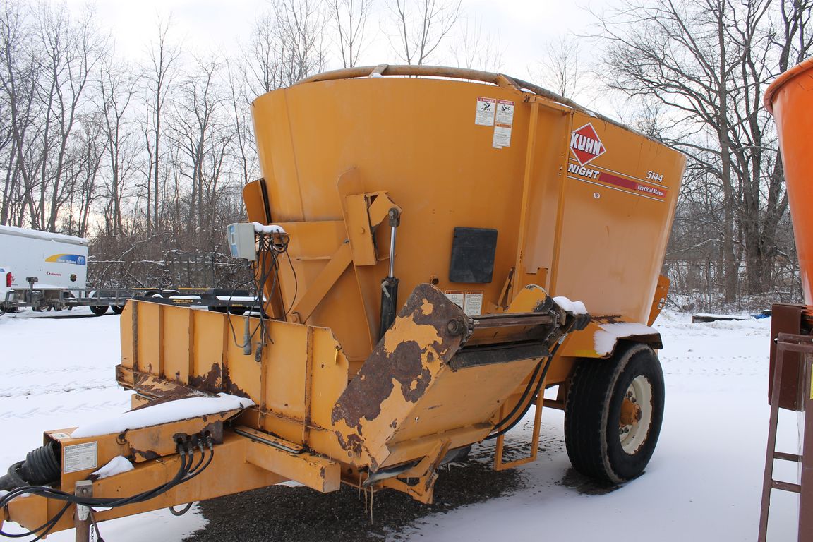 2011 Knight 5144T Vertical Feed Mixer