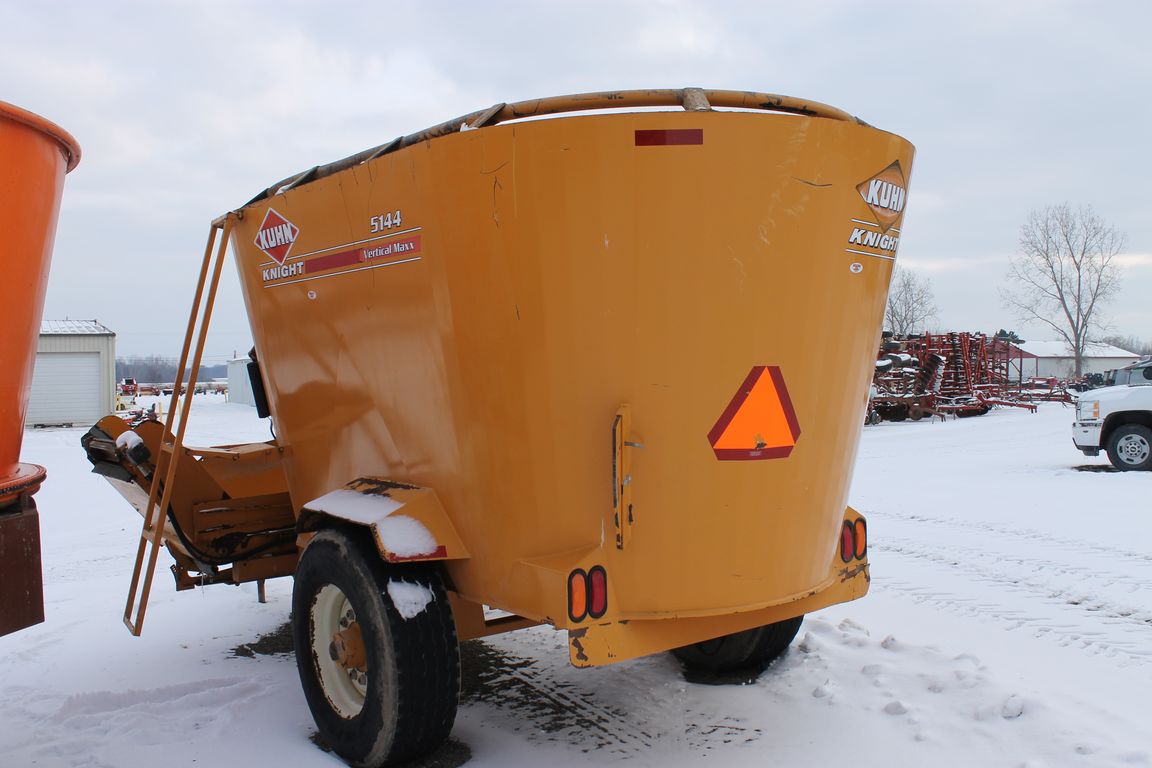 2011 Knight 5144T Vertical Feed Mixer