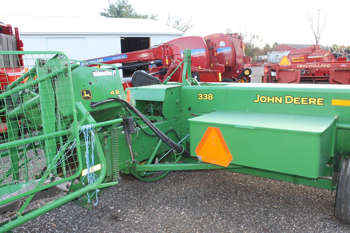 2008 John Deere 338 Baler/Square